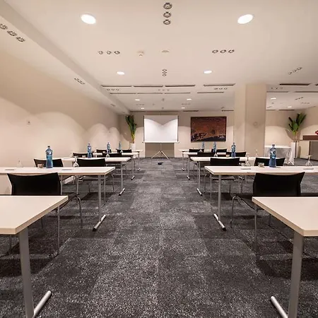 Abba Sants מלון 4*